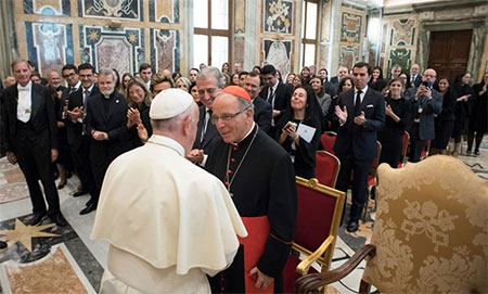 Папа: не слід вважати диплом лише ознакою соціального престижу