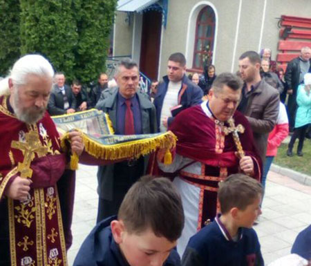 В Сосулівцях греко-католики і православні разом винесли Плащаницю