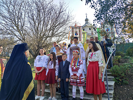 «Любов будує єдність, не розривну з Богом і між людьми, без неї немає Церкви» - промовив Владика Дмитро Григорак, ЧСВВ до парафіян храму Святого Миколая у с. Михалків, Борщівського деканату