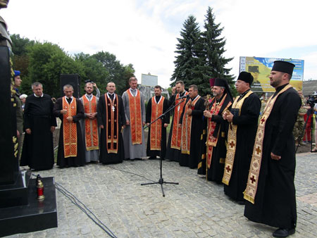 У Чорткові встановили пам’ятник Герою України генералу Сергію Кульчицькому 