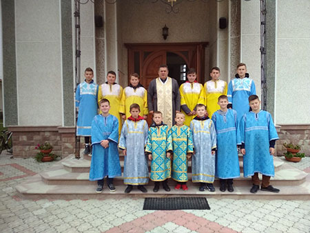 Діти з Вівтарних дружин ловили рибу у с. Біла