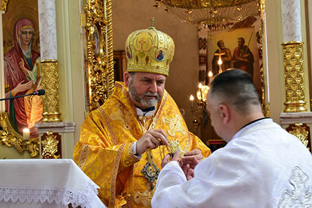 Ви отримали гідного священника!
