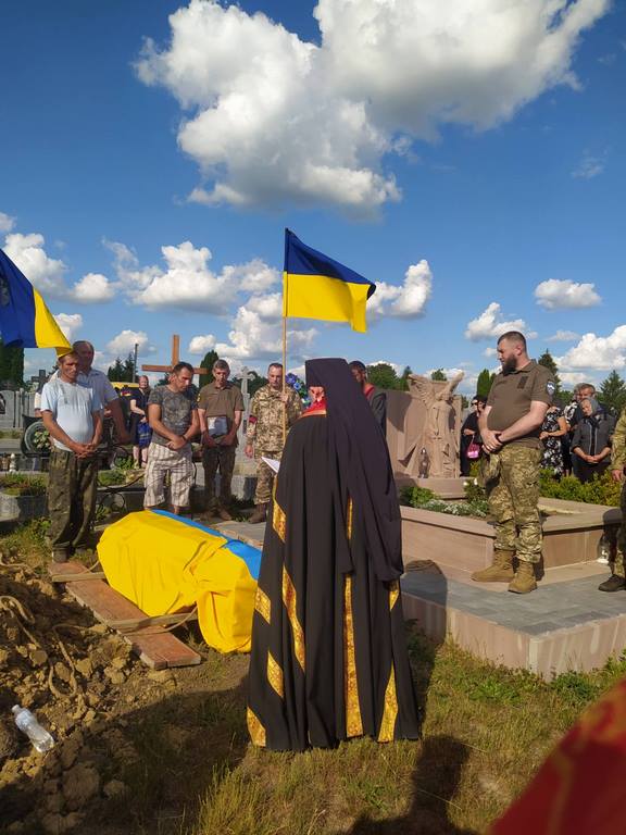 «Ми завжди будемо перед Вами в боргу, дорога родино воїна Василя», - владика Дмитро