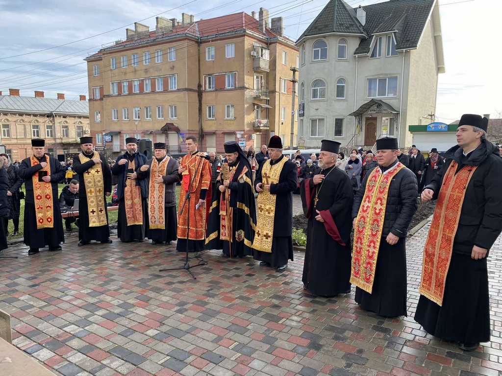 Преосвященний Владика Дмитро Григорак взяв участь у поминальному заході з нагоди річниці від дня народження Степана Бандери у м. Чорткові