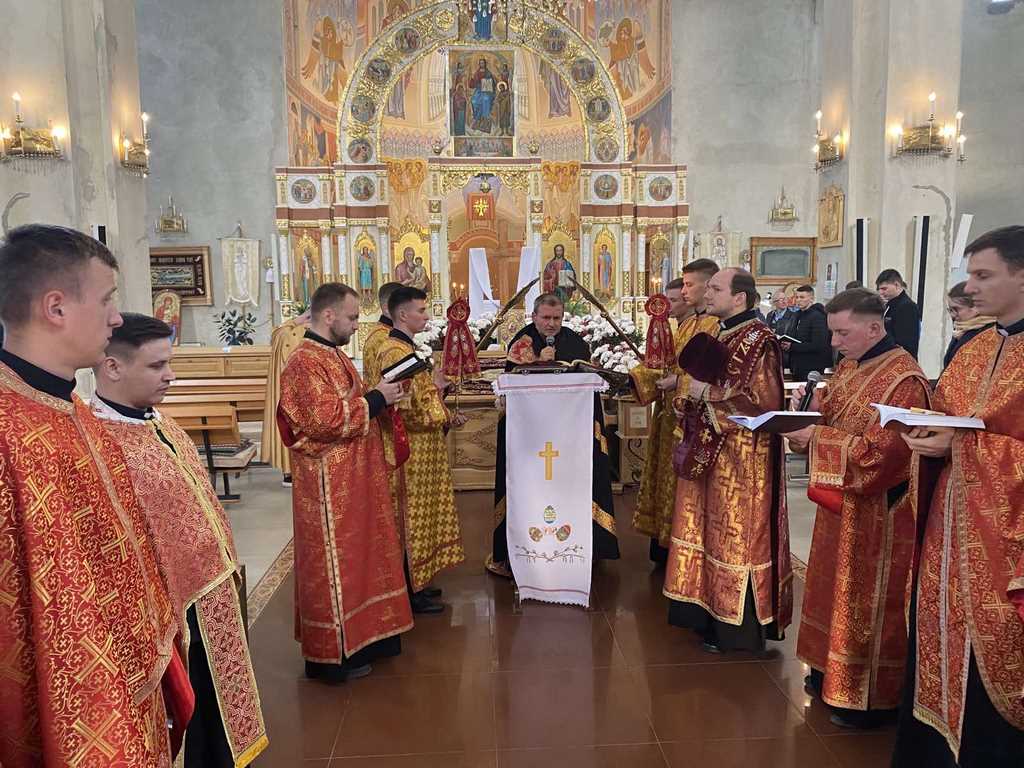 Служіння Єрусалимської Утрені в Катедральному Соборі св. верх. апп. Петра і Павла