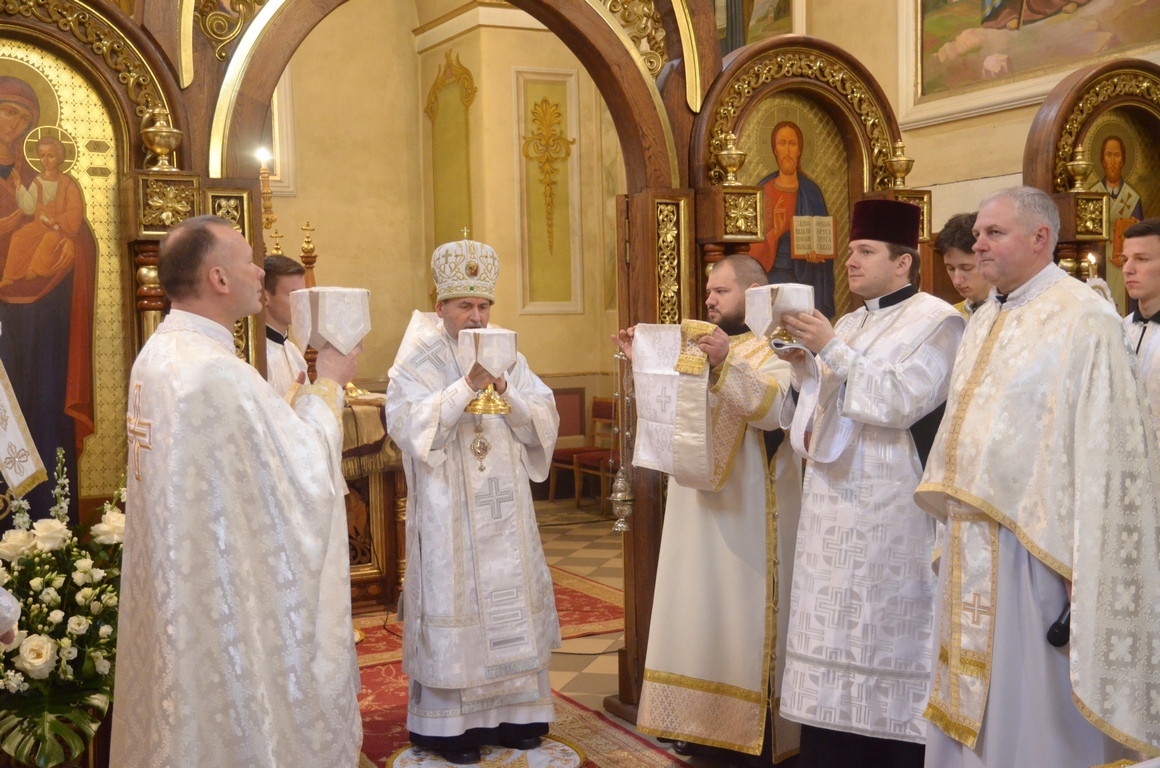 «Недостатньо здійснювати обряди чи знати правди віри, треба мати особисту зустріч з Богом», - Владика Дмитро Григорак у монастирі отців Василіян в м. Бучачі