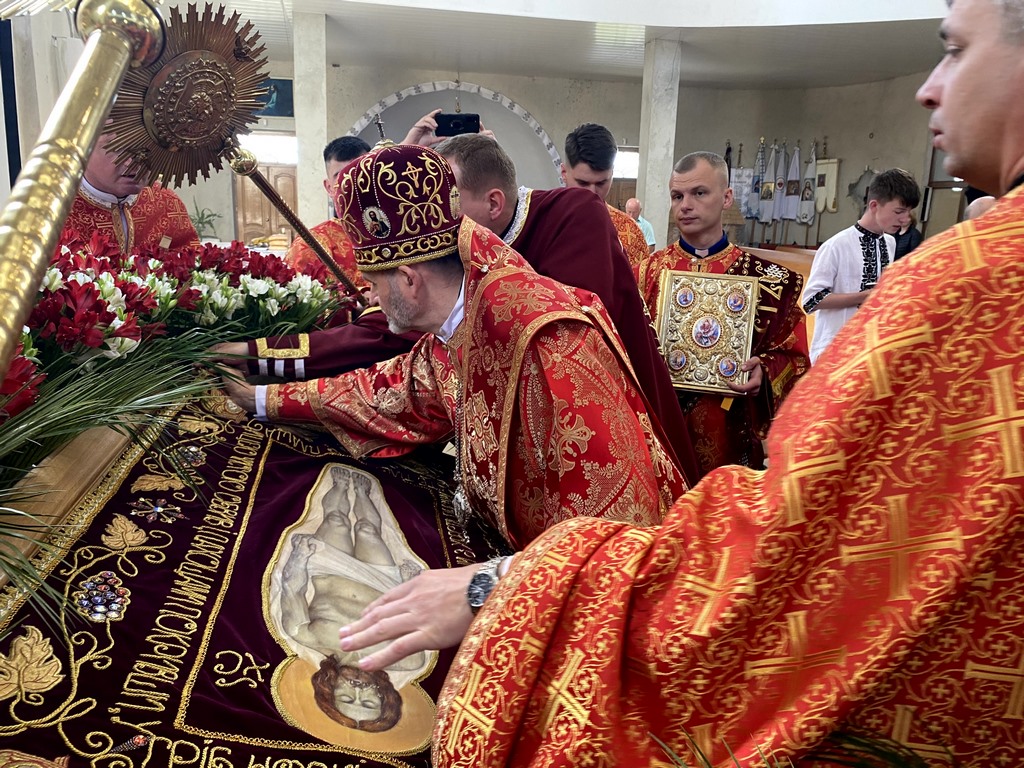Вечірня з виставленням Плащаниці у Велику П’ятницю