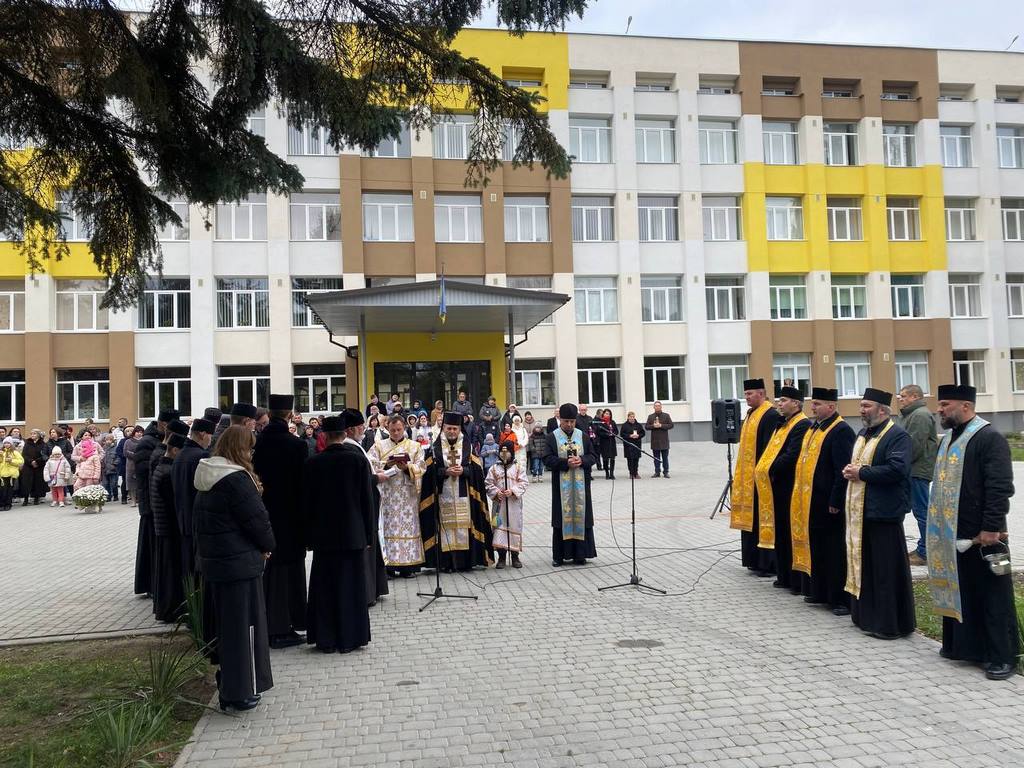 Освячення каплиці Божої Матері у Чортківському ліцеї №7