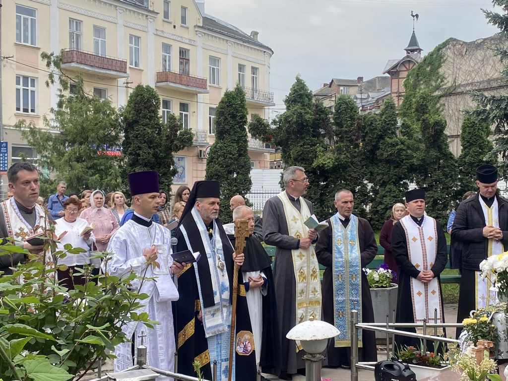 Урочистий Молебень до Матері Божої