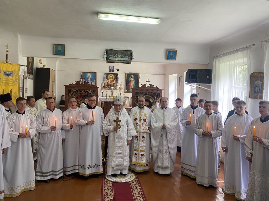 Архиєрейська Божественна Літургія з нагоди вручення дипломів в ЧДКА ім. свщмч. Г. Хомишина