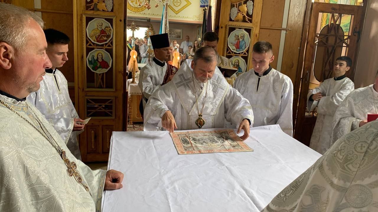 Архиєрейська Божественна Літургія в с. Королівка Товстенського Деканату