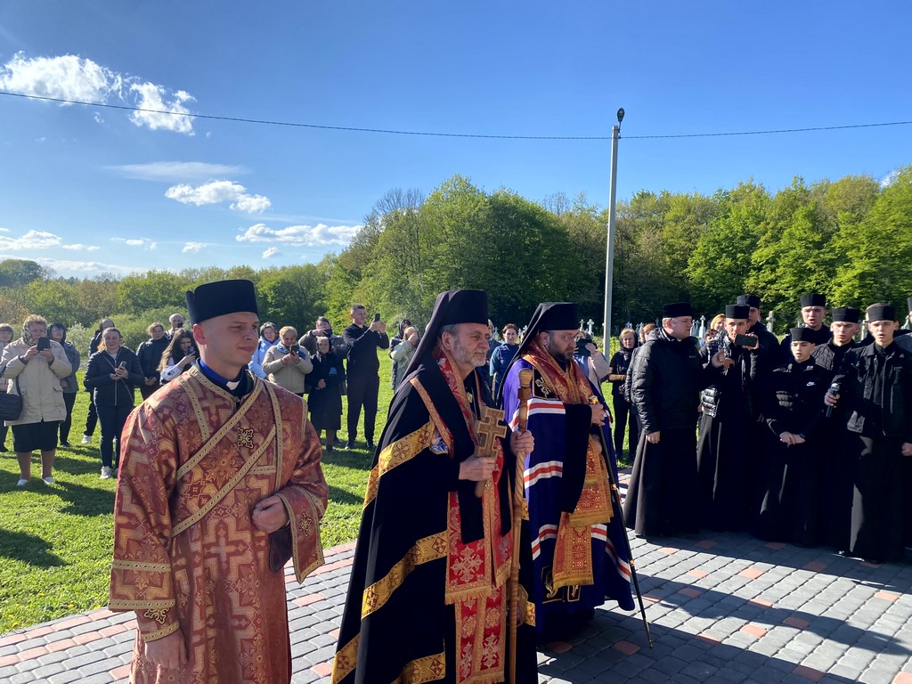 Єпархіальна Хресна дорога в Савелівці