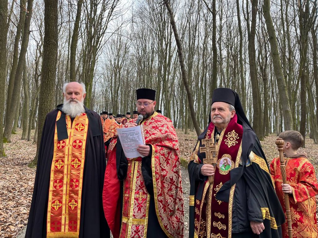 У Савелівці пройшла єпархіальна Хресна дорога