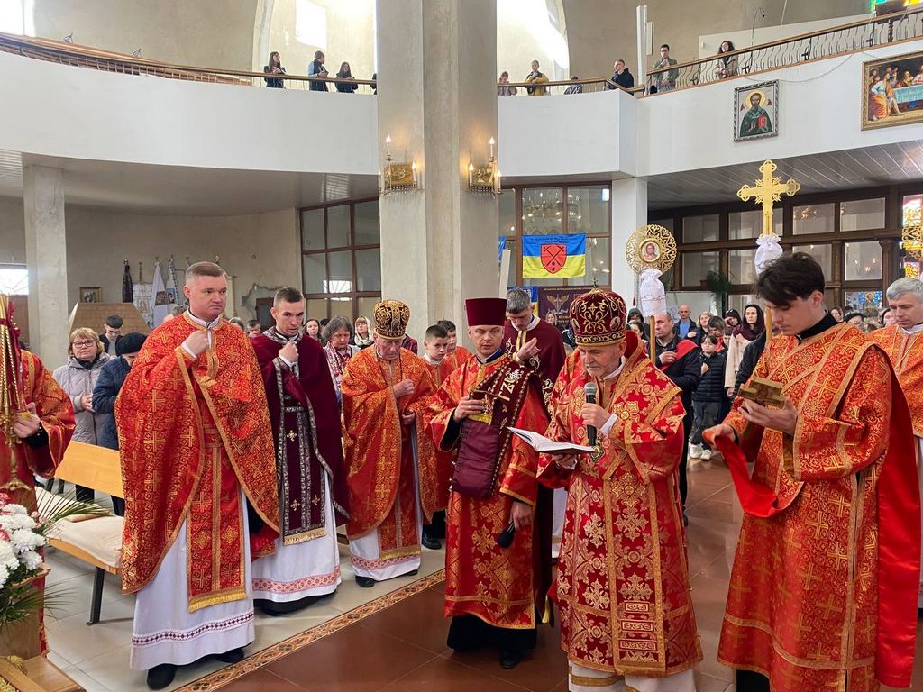 Вечірня з виставлення Плащаниці в Катедральному Соборі
