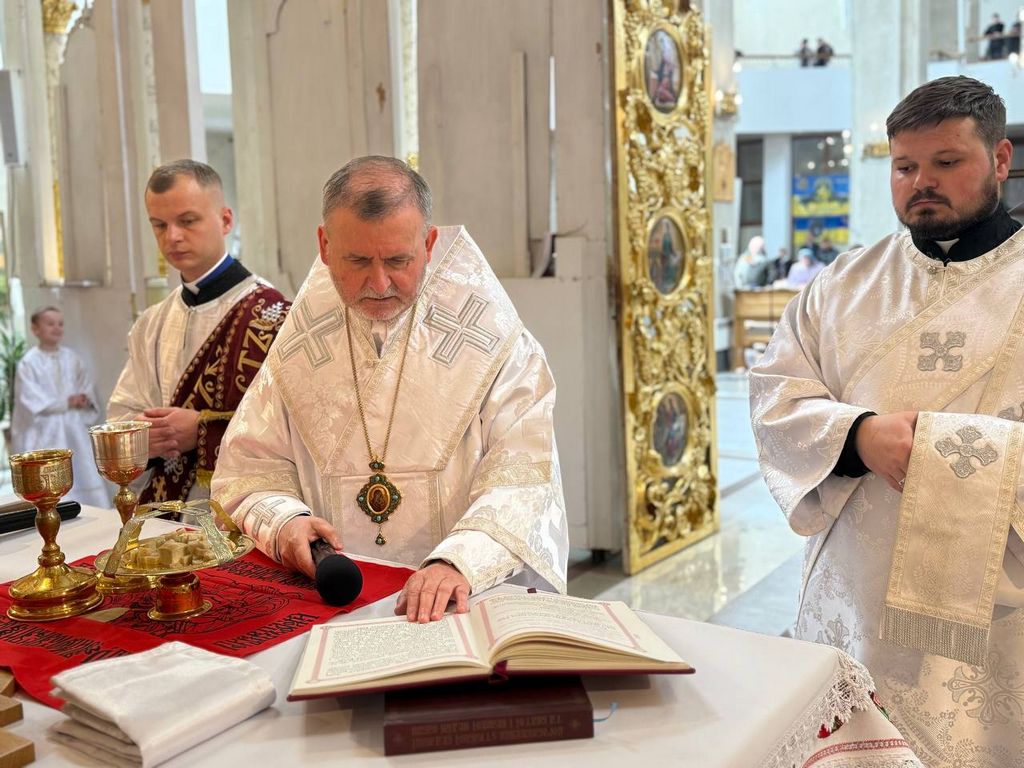 Велика Вечірня з Літургією св. Василія Великого  у Велику Суботу