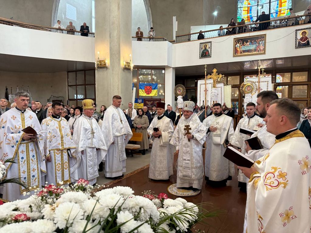 Архиєрейська Божественна Літургія в Неділю Пасхи