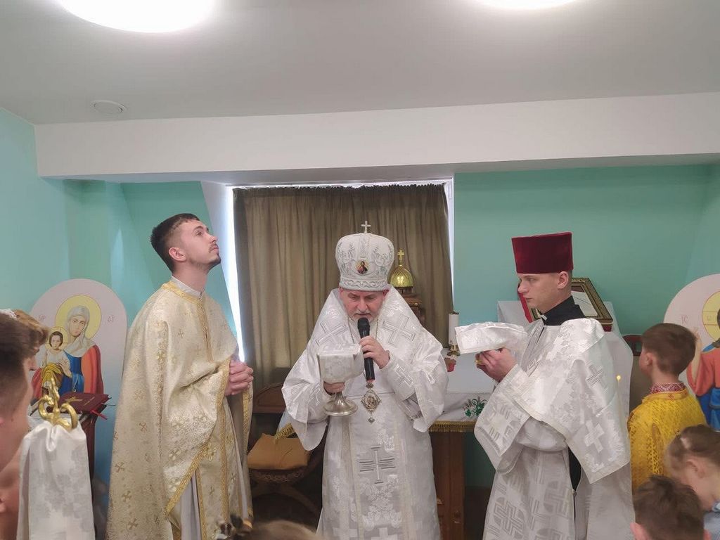 Архиєрейська Божественна Літургія у Домі Милосердя