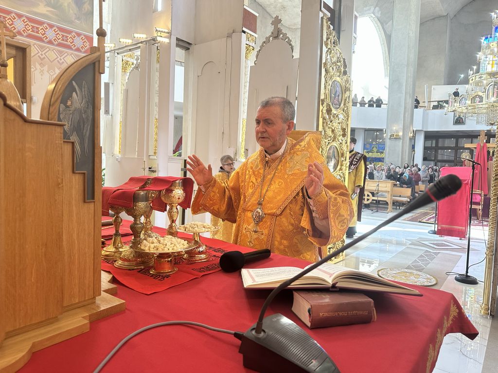 Архиєрейська Божественна Літургія в Четверту неділю  Великого Посту