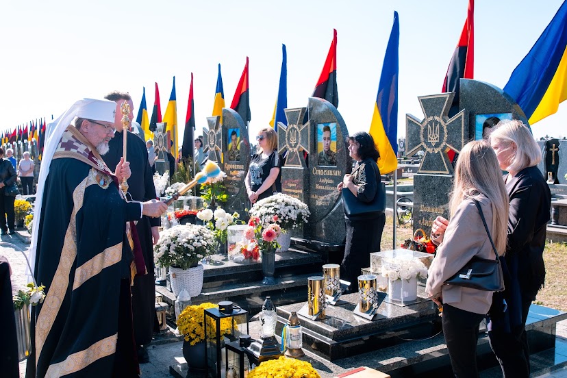 Блаженніший Святослав освятив меморіальний комплекс полеглих захисників у Чорткові