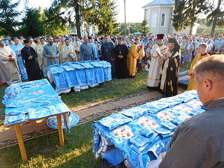 Проща до Чудотворної Ікони Матері Божої у Савелівці