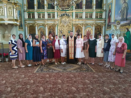 Урочиста посвята учасниць спільноти 