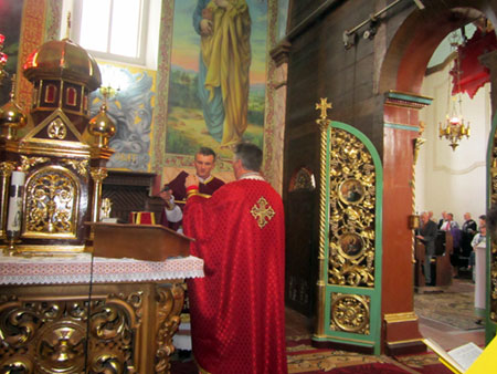 Хрест пригадує нам про потребу любити ближнього через любов до Богом створеного світу